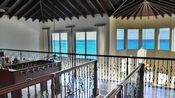 House, 4 Bedrooms | Balcony