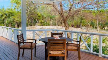 House, 3 Bedrooms | Balcony