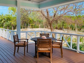 Maison, 3 chambres | Balcon