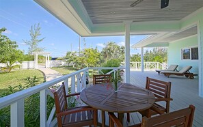 House, 3 Bedrooms | Balcony