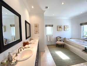 Bathroom - Gumbo Limbo (Governor's Harbour)