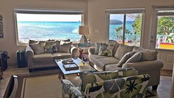 House, 5 Bedrooms | Living room