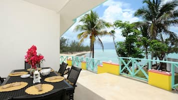 House, 5 Bedrooms | Balcony