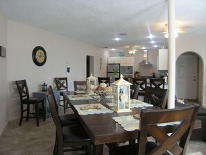 In-room dining - Pau Pau Beach Estate by Eleuthera Vacation Rentals (South Palmetto Point)
