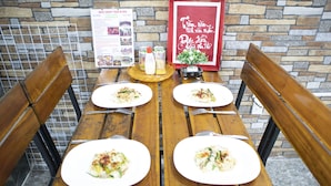 包含每日当地美食早餐