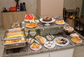 Desayuno bufé gratuito y diario