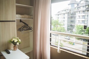 Ropa de cama de alta calidad, colchones Select Comfort y escritorio 