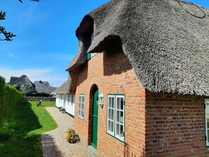 Unclassified image, 4 of 20, button