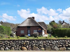 Unclassified image, 3 of 20, button