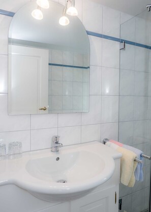 Unclassified image, 5 of 20, button