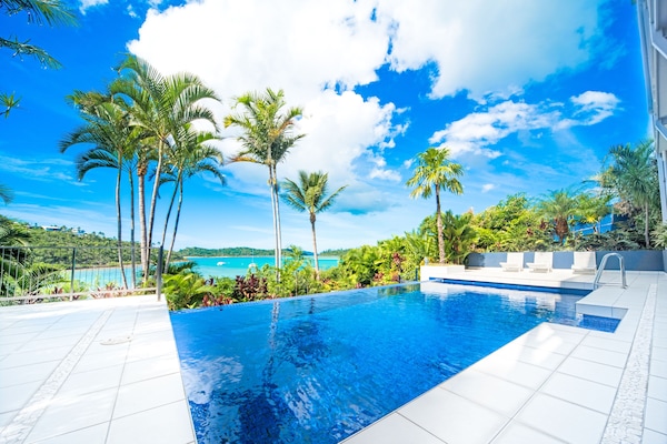 Basic Studio | Infinity pool