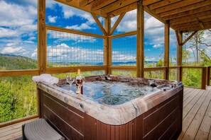 Spa - Luxury 6BR Cabin, Indoor Heated Pool, Theater Room, Mt. LeConte Views, Sleeps 18 (Gatlinburg)