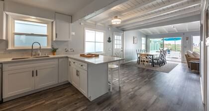August 10% Off - Beachfront House - New Remodel - Views, Spa + Deck