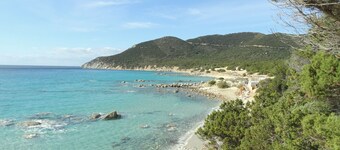  Villa dell'Arte, på stranden i Porto Sa Ruxi, Villasimius