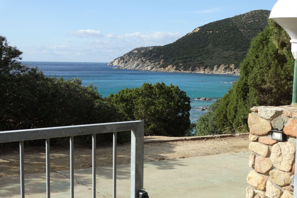 Villa dell'Arte, sulla spiaggia di Porto Sa Ruxi, Villasimius