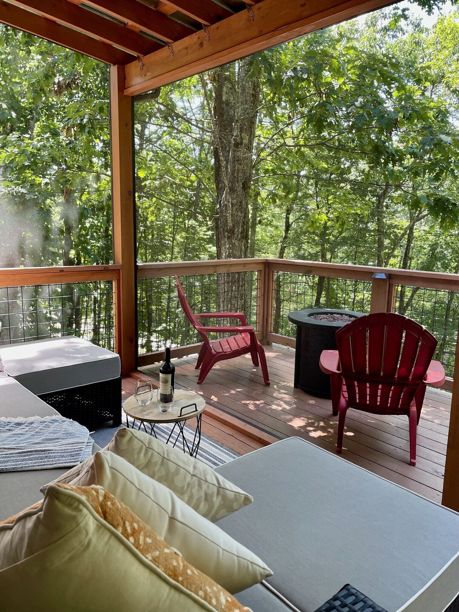 Grizzly Inn, a cozy, pet friendly Beech Mountain cabin 