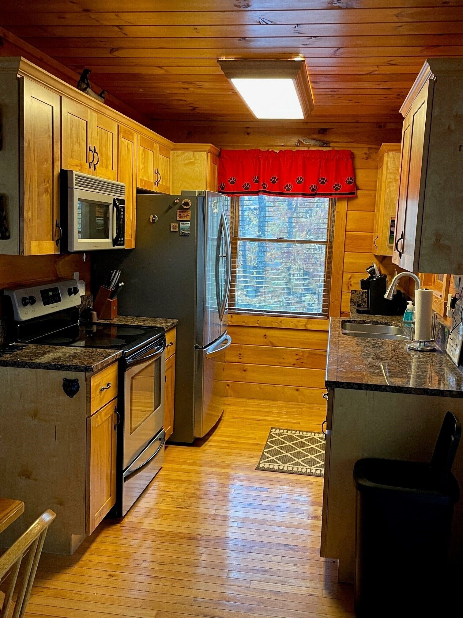 Grizzly Inn, a cozy, pet friendly Beech Mountain cabin 
