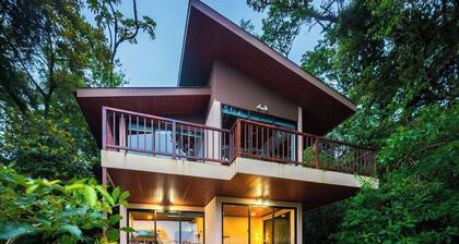 Puma Monteverde Garden (see calendar 4 discounts)