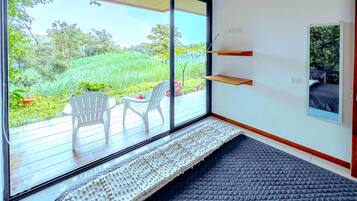 2 間睡房、可攜式嬰兒床、Wi-Fi、床單