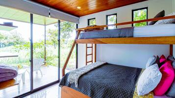 2 bedrooms, travel cot, WiFi, bed sheets