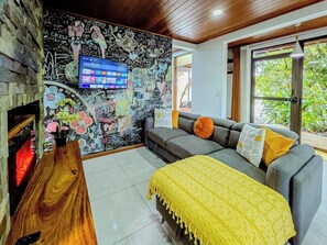 Unclassified image, 4 of 22, button