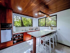 Unclassified image, 2 of 22, button