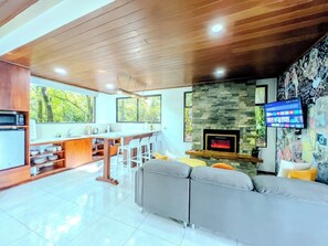 Interior - Puma Monteverde Garden (see calendar 4 discounts) (Monteverde)