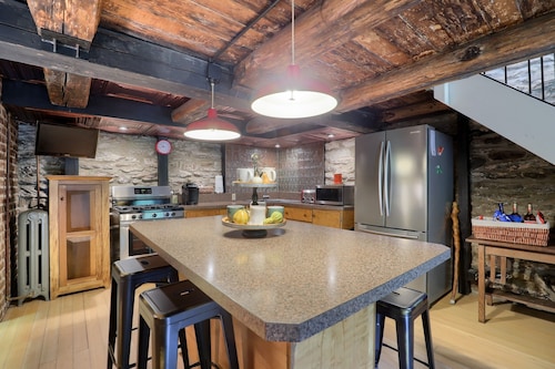 The Trolley House - A romantic getaway / 1 bedroom / 1 bath / 2 beds