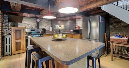 The Trolley House - A romantic getaway / 1 bedroom / 1 bath / 2 beds