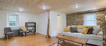 The Trolley House - A romantic getaway / 1 bedroom / 1 bath / 2 beds