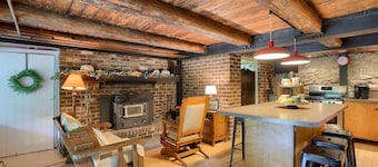 The Trolley House - A romantic getaway / 1 bedroom / 1 bath / 2 beds