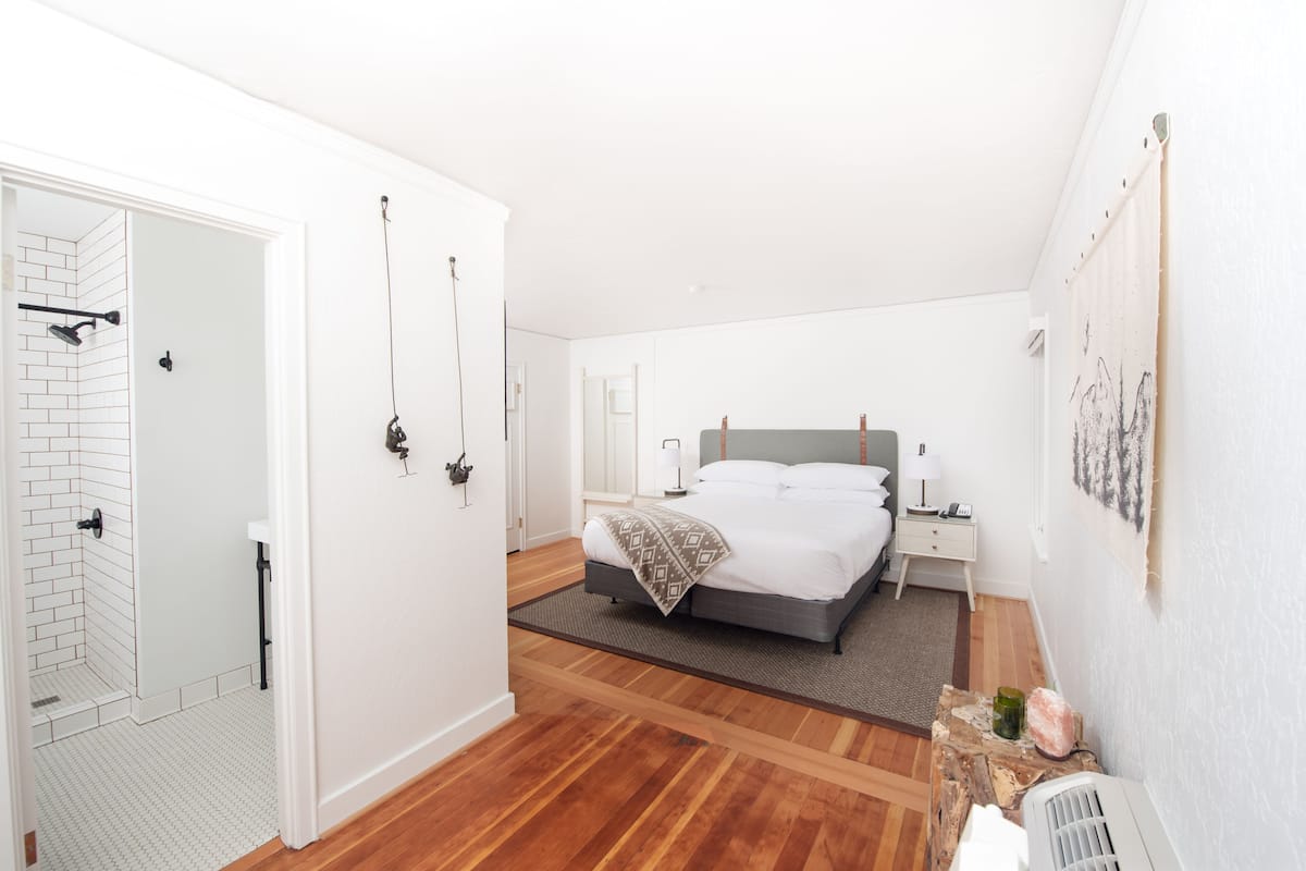 1 bedroom, premium bedding, down duvets, memory-foam beds