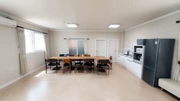 Room (2F) | Private kitchen