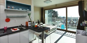 Standard Room | Private kitchenette | Full-size fridge, microwave, cookware/dishes/utensils