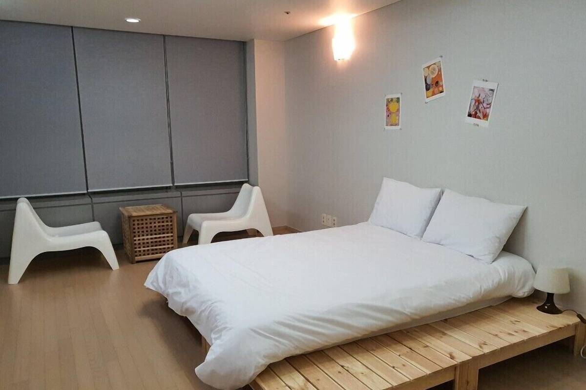 基础双人房 | 防过敏的被褥、笔记本电脑工作区、遮光窗帘、熨斗/熨板