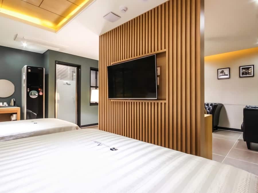 Bureau, espace de travail pour ordinateur portable, rideaux occultants