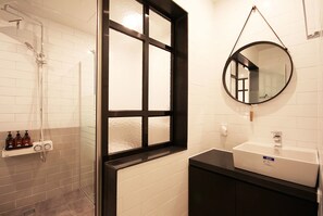 Standard Room | Bathroom | Separate bathtub and shower, deep-soaking bathtub, rainfall showerhead - HOTEL Able (Changwon)