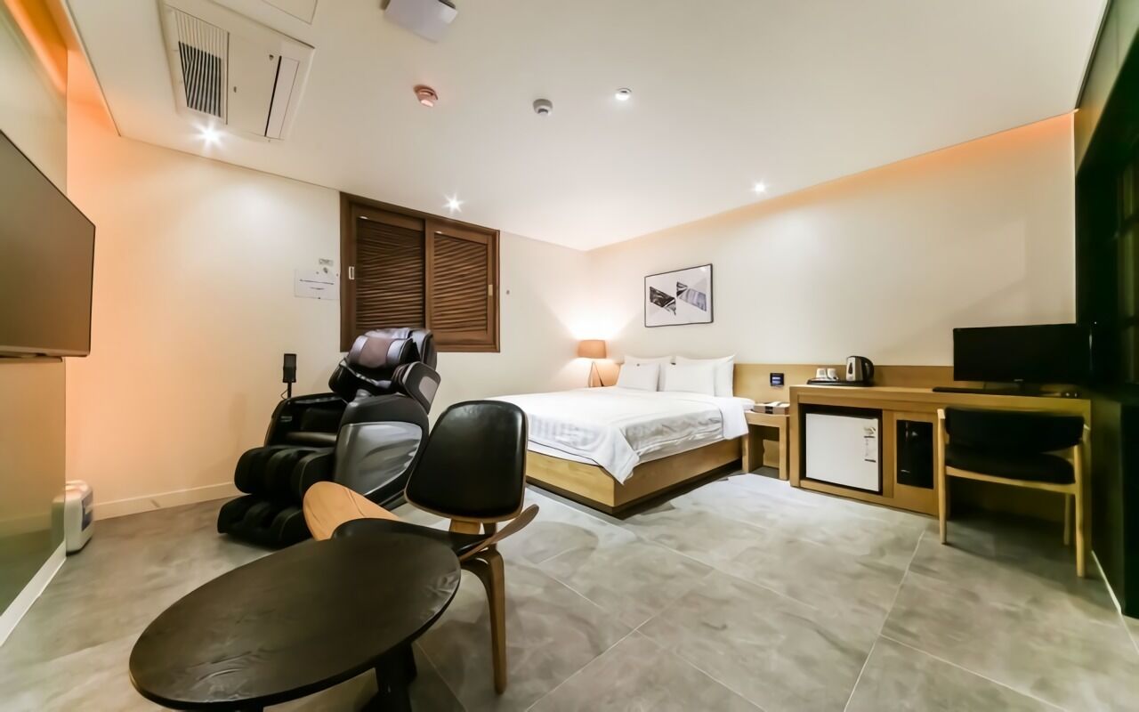 premium room(massage chair) | desk, laptop workspace, blackout curtains, soundproofing