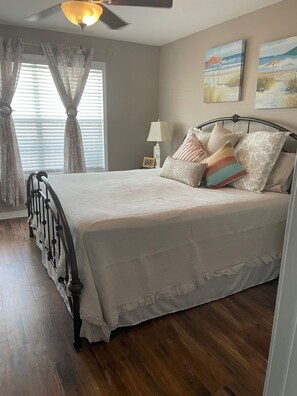 3 bedrooms, iron/ironing board, WiFi, bed sheets