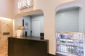 ฝ่ายต้อนรับ