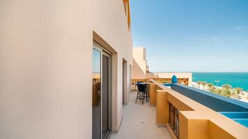 Executive Apartment, 2 Bedrooms, 2 Bathrooms, Ocean View | Balcony