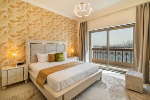Decoración personalizada, muebles diferentes y escritorio 