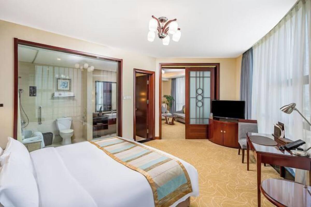 1 bedroom, in-room safe, desk, blackout curtains