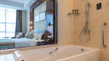 Executive Double Room, Non Smoking | Bathroom | Shower, free toiletries, hair dryer, bathrobes