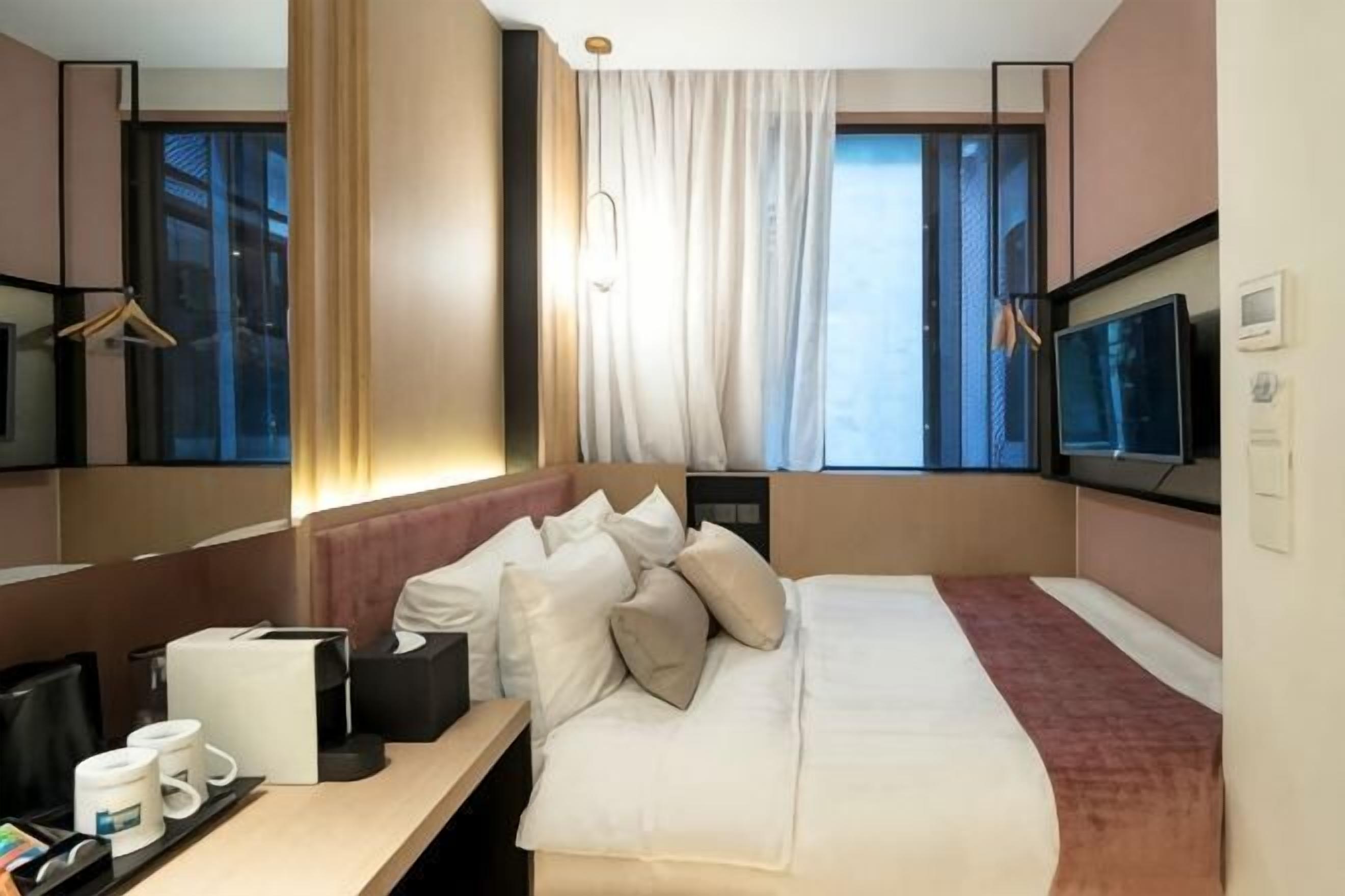 Free minibar, in-room safe, desk, blackout curtains