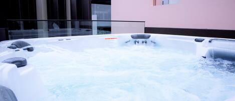 Bain à remous extérieur
