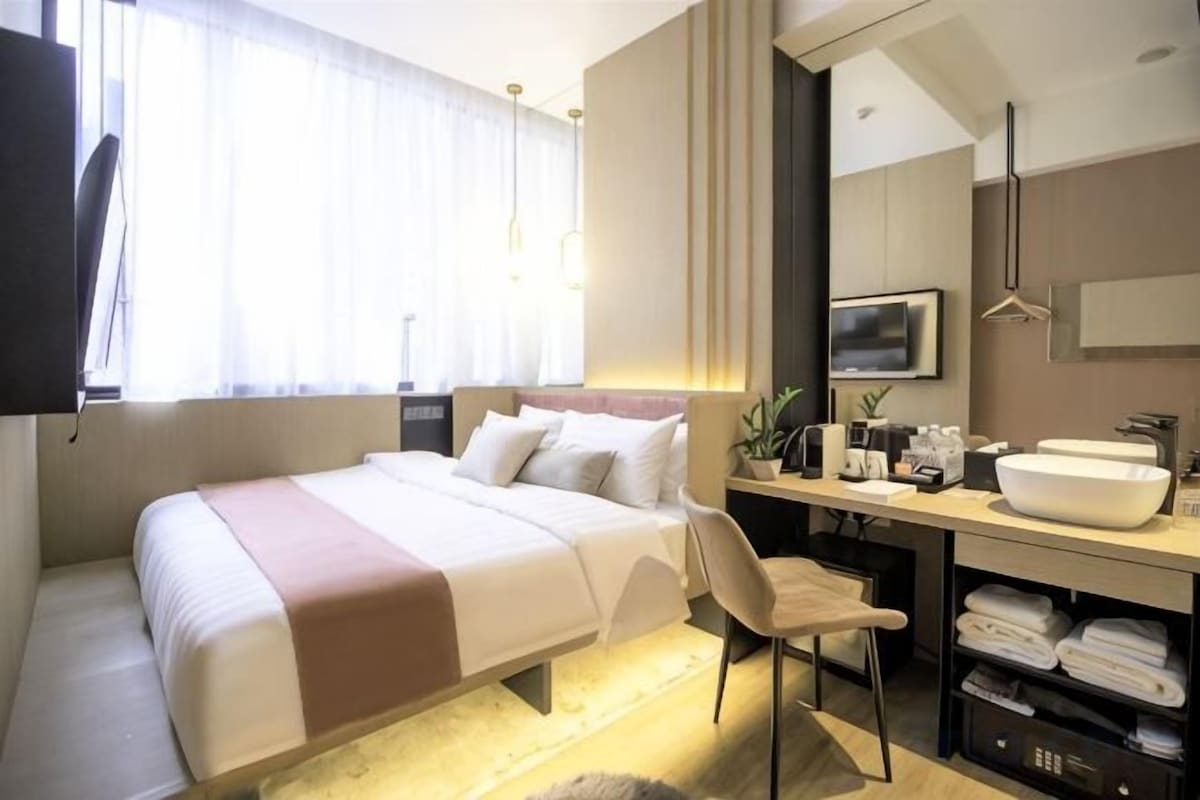 Minibar (free items), in-room safe, desk, blackout drapes