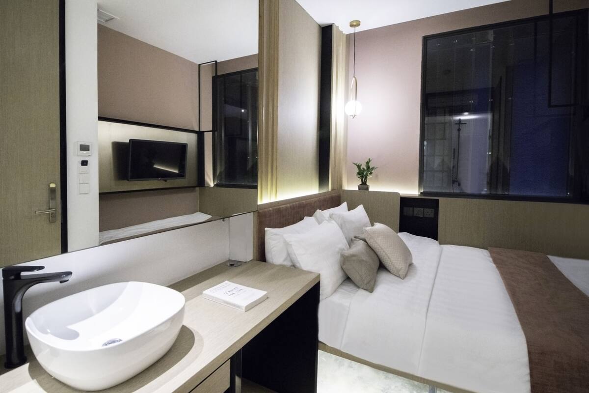 Chambre supérieure (Queen) | Articles de minibar gratuits, coffre-fort, bureau