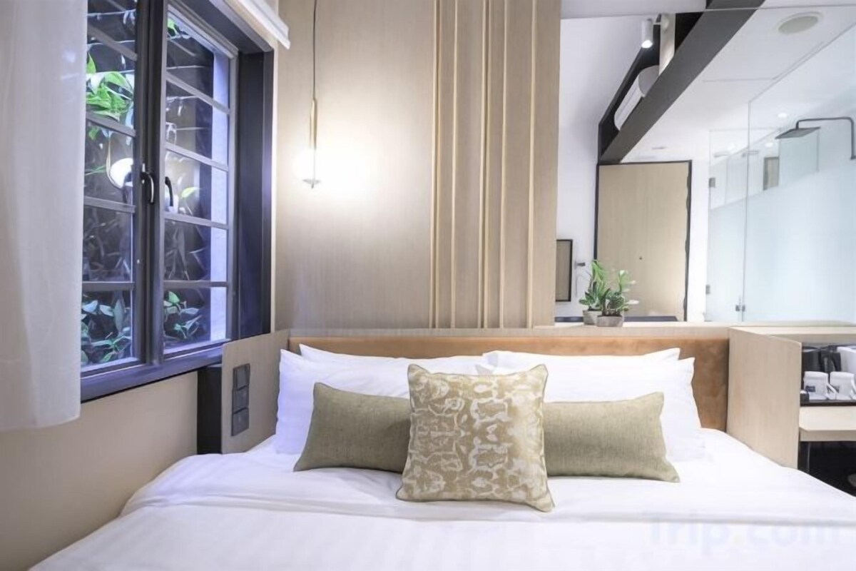 Minibar (free items), in-room safe, desk, blackout drapes