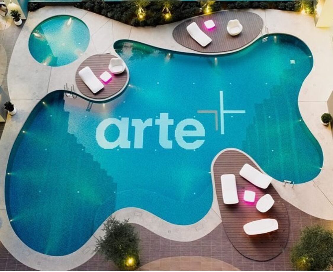 室内游泳池，室外游泳池